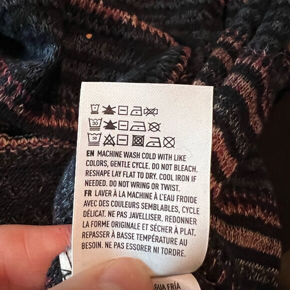 3 for $30! American eagle short sleeve knit top - Picture 9 of 10